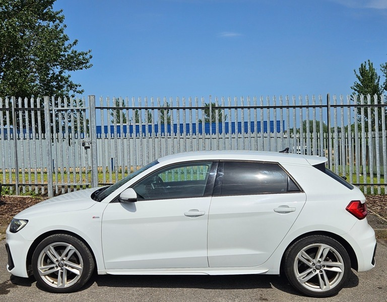 Audi A1 1.5 Tfsi 35 S KR19LXT White #4