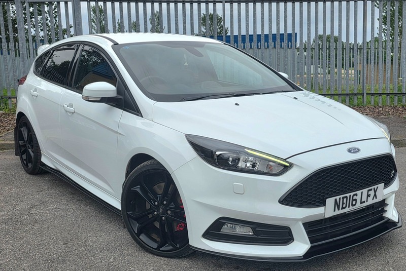 Ford Focus 2.0T Ecoboost St-3 Hatchback White