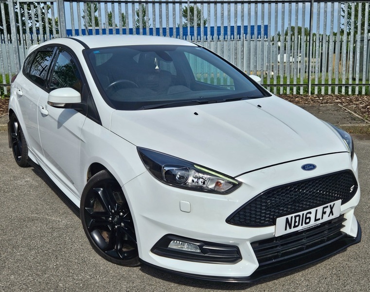 Ford Focus 2.0T Ecoboost St-3 Hatchback ND16LFX White #2