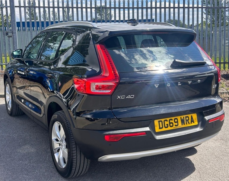 Volvo XC40 2.0 D3 Momentum Suv Black #4