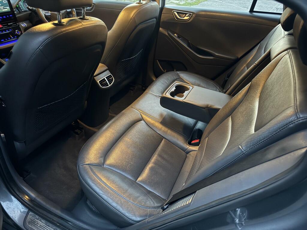 Hyundai Ioniq Premium Se Grey #4
