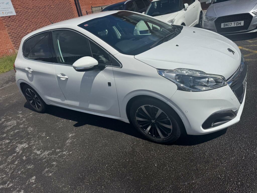 Peugeot 208 Tech Edition White #4
