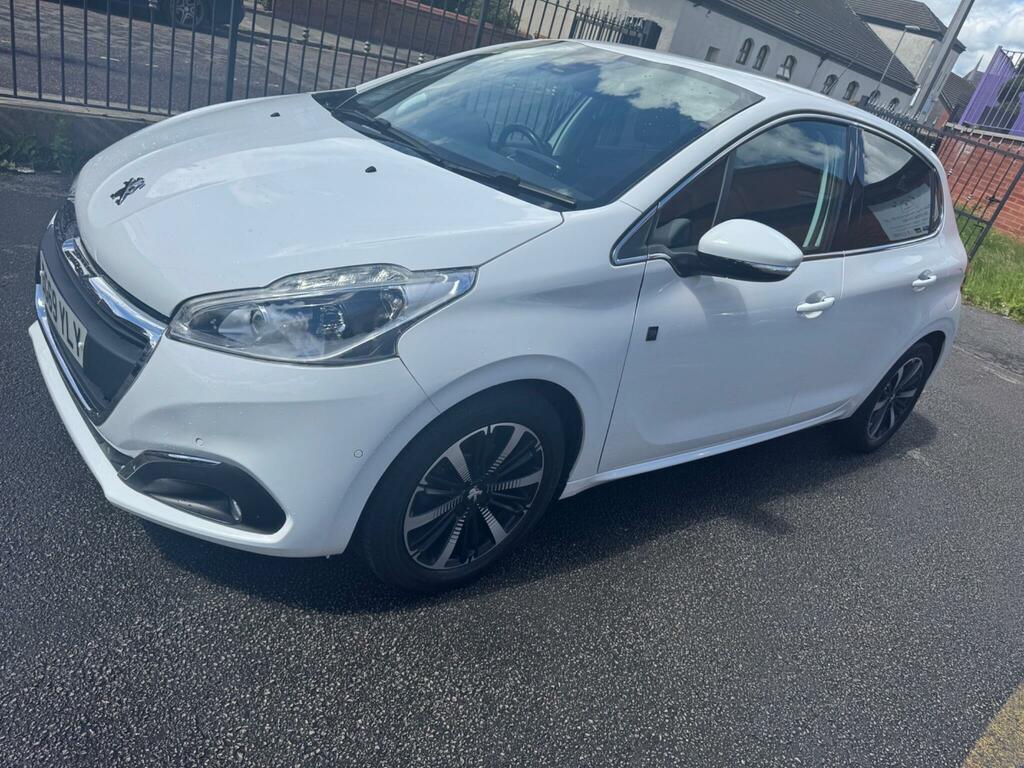 Peugeot 208 Tech Edition White