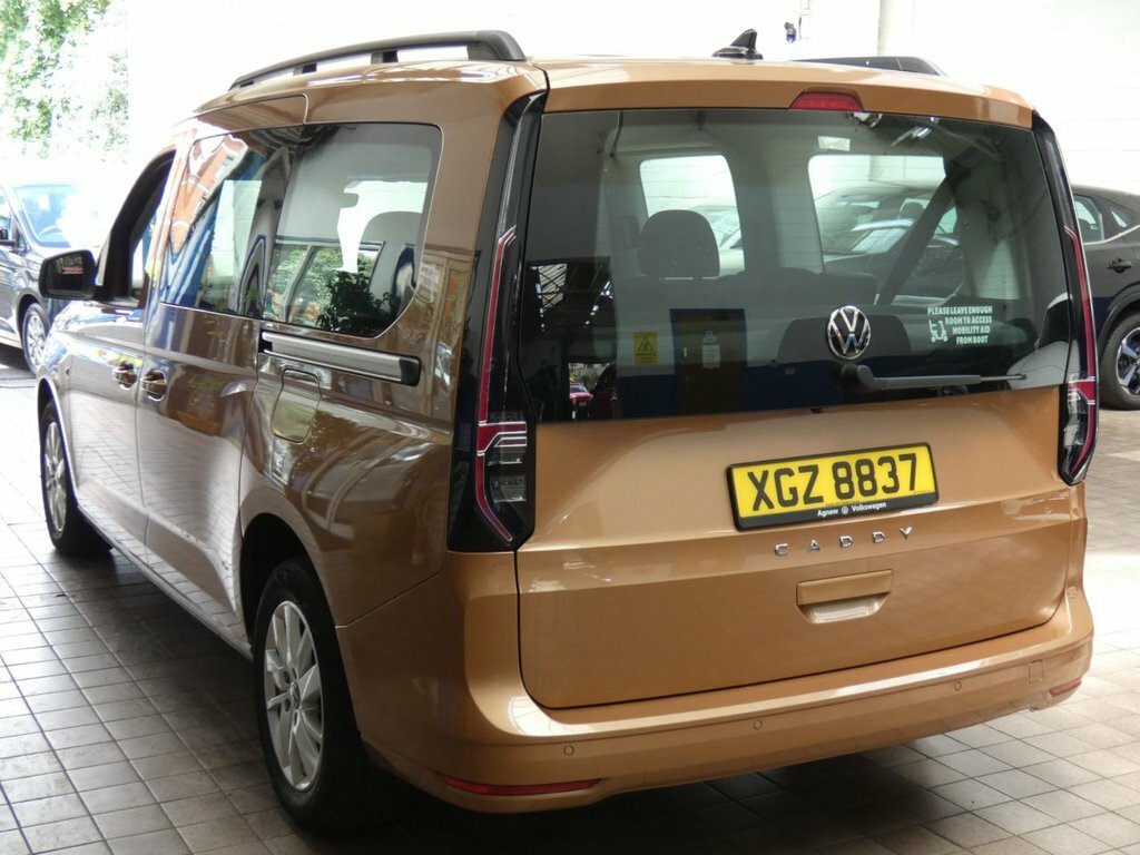 Volkswagen Caddy Maxi Life 2L Life Brown #4