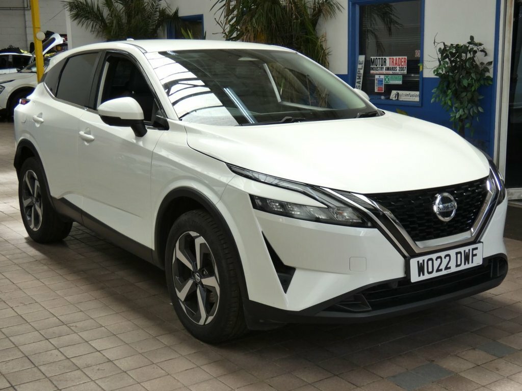 Nissan Qashqai 1.3L N-connecta WO22DWF White #6