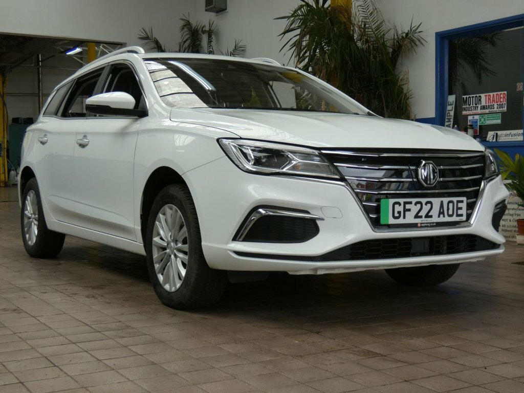 MG MG5 Estate White #3