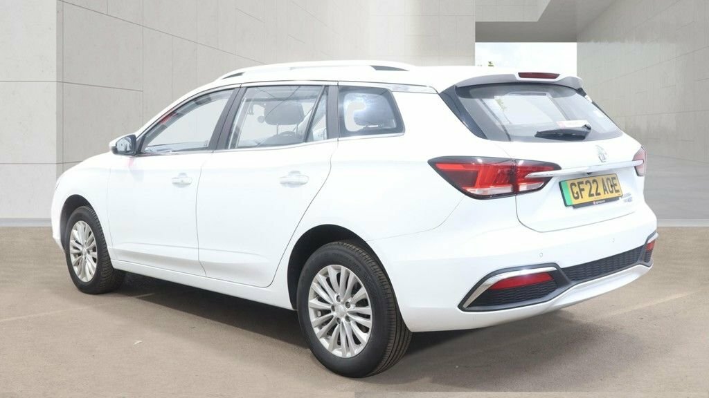 MG MG5 Estate White #3