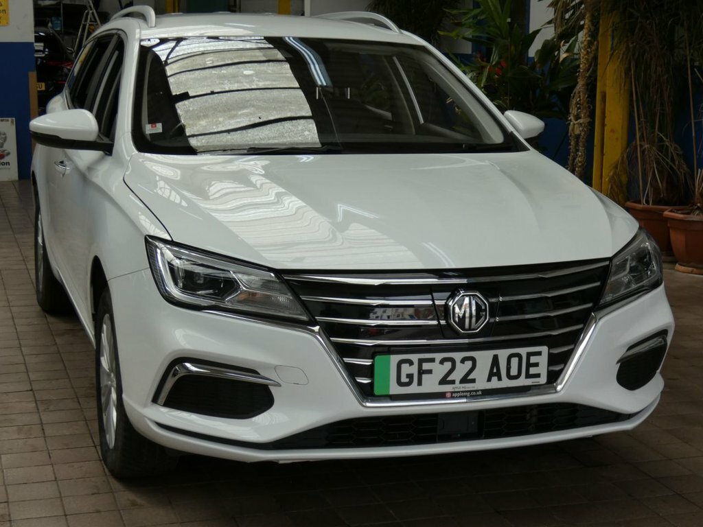 MG MG5 Estate White #5