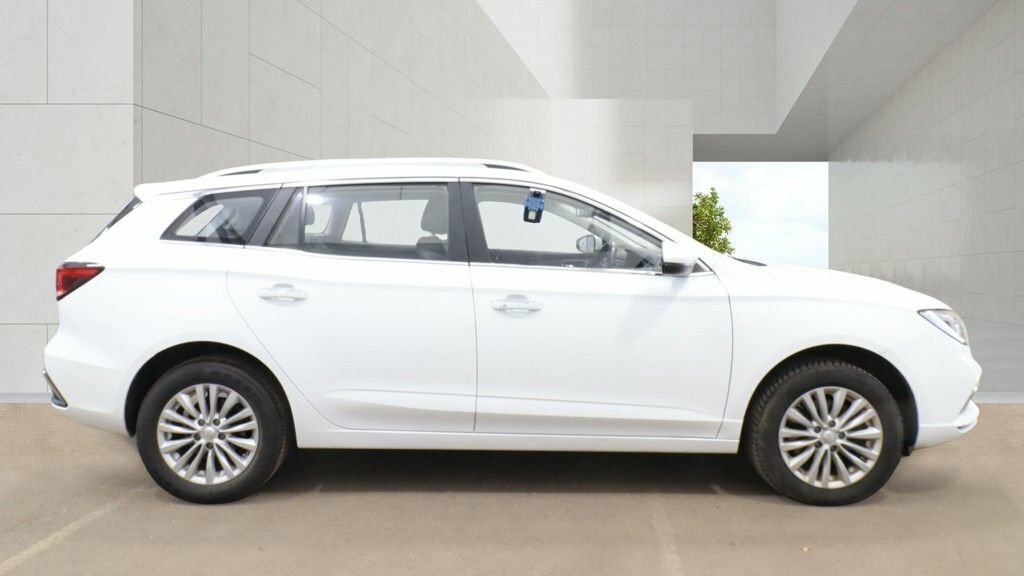 MG MG5 Estate White #5