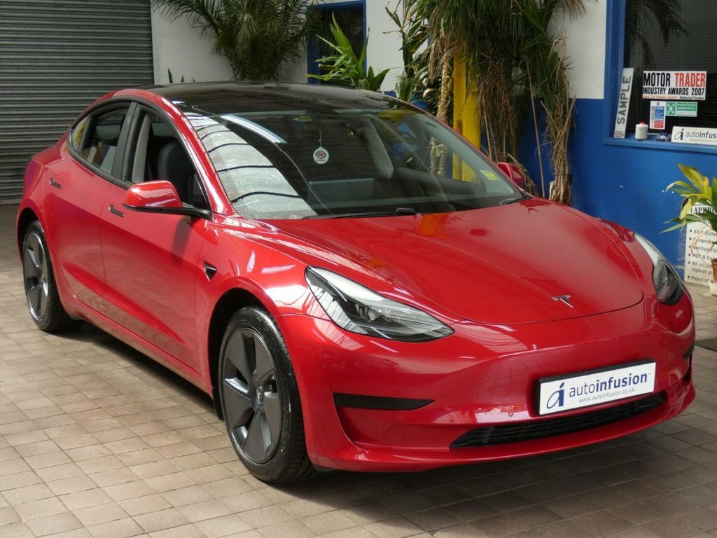 Tesla Model 3 Saloon Red