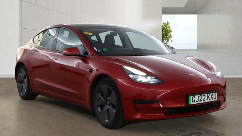 Tesla Model 3 Saloon Red