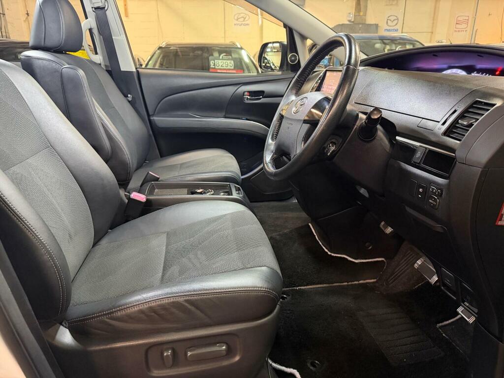 Toyota Estima #18