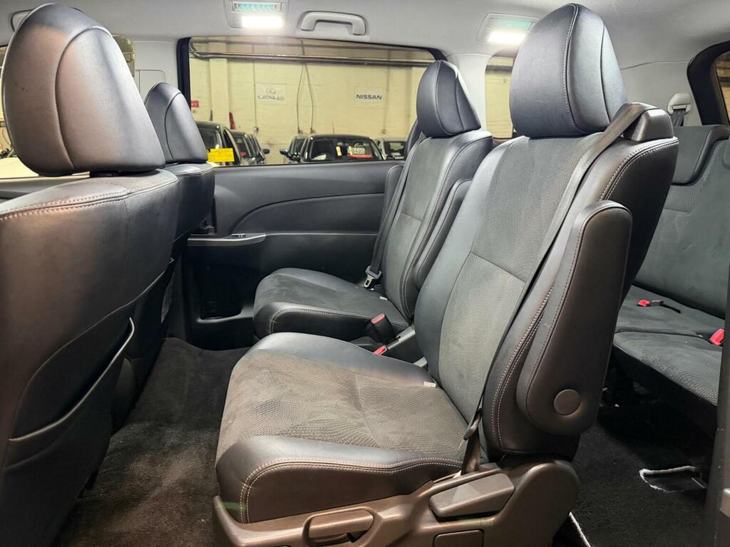 Toyota Estima #31