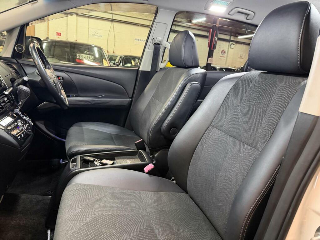 Toyota Estima #23