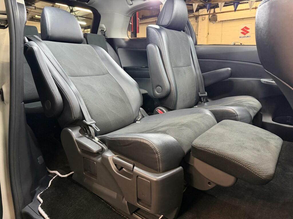 Toyota Estima #27
