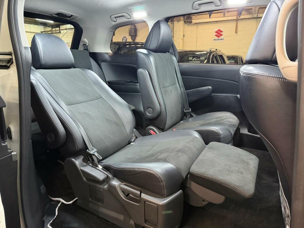 Toyota Estima #28