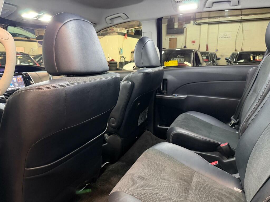 Toyota Estima #30