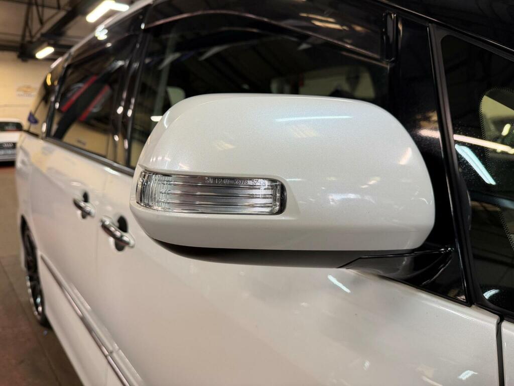 Toyota Estima #12