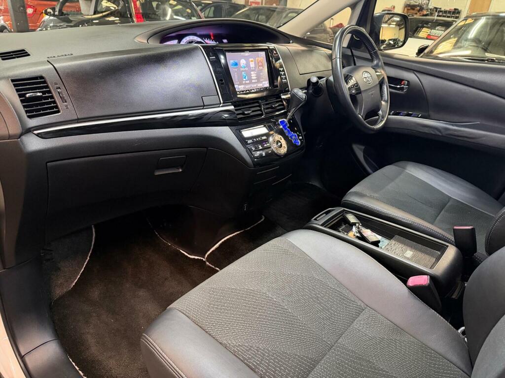 Toyota Estima #25