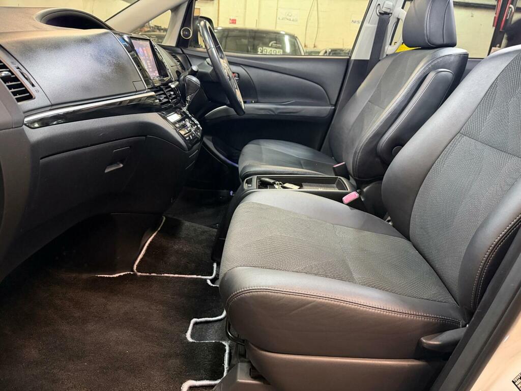 Toyota Estima #24
