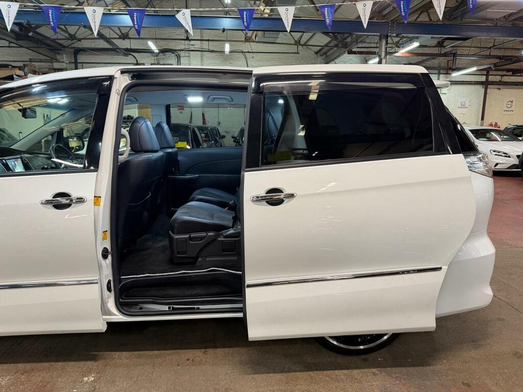Toyota Estima #9