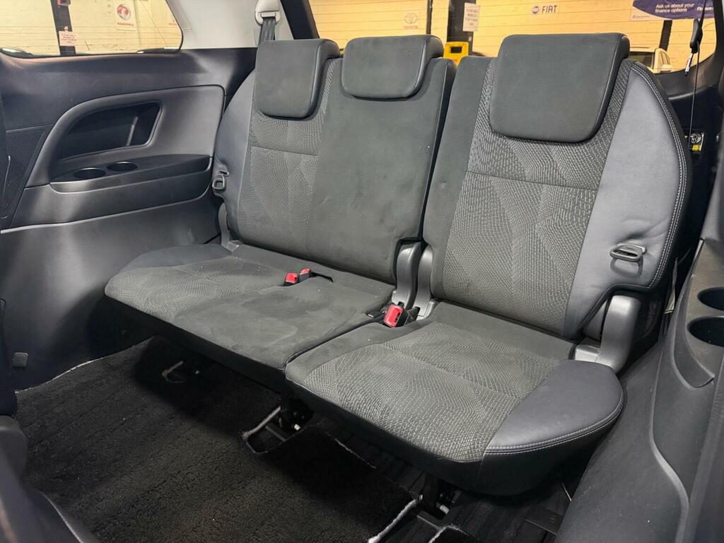 Toyota Estima #33