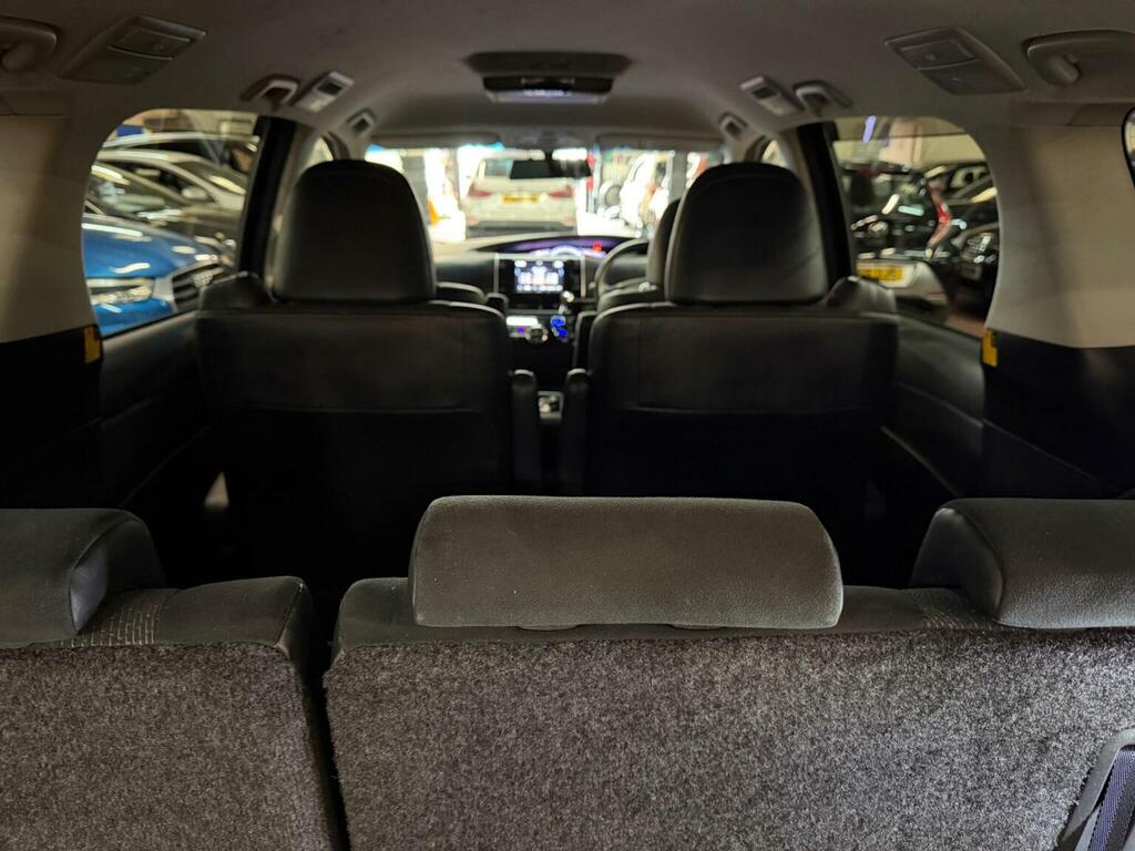 Toyota Estima #41