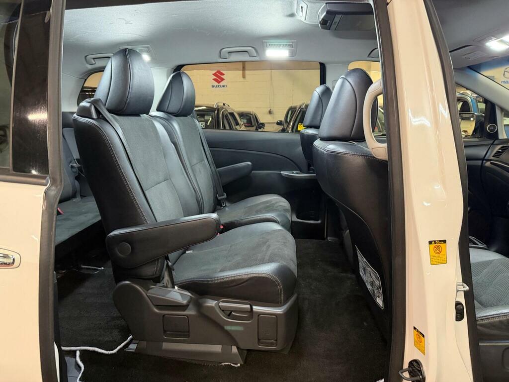 Toyota Estima #26