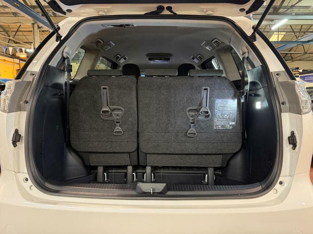 Toyota Estima #42
