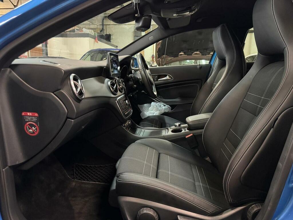 Mercedes-Benz GLA Class 2.1 Gla200 Cdi Amg Line Premium Plus 136 Bhp White #45