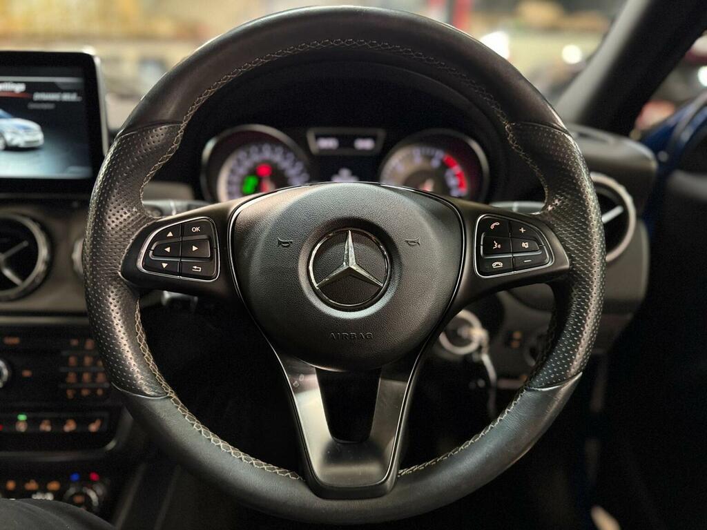 Mercedes-Benz GLA Class 2.1 Gla200 Cdi Amg Line Premium Plus 136 Bhp White #44