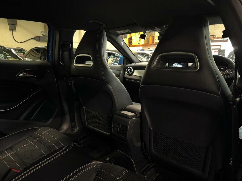 Mercedes-Benz GLA Class 2.1 Gla200 Cdi Amg Line Premium Plus 136 Bhp White #106