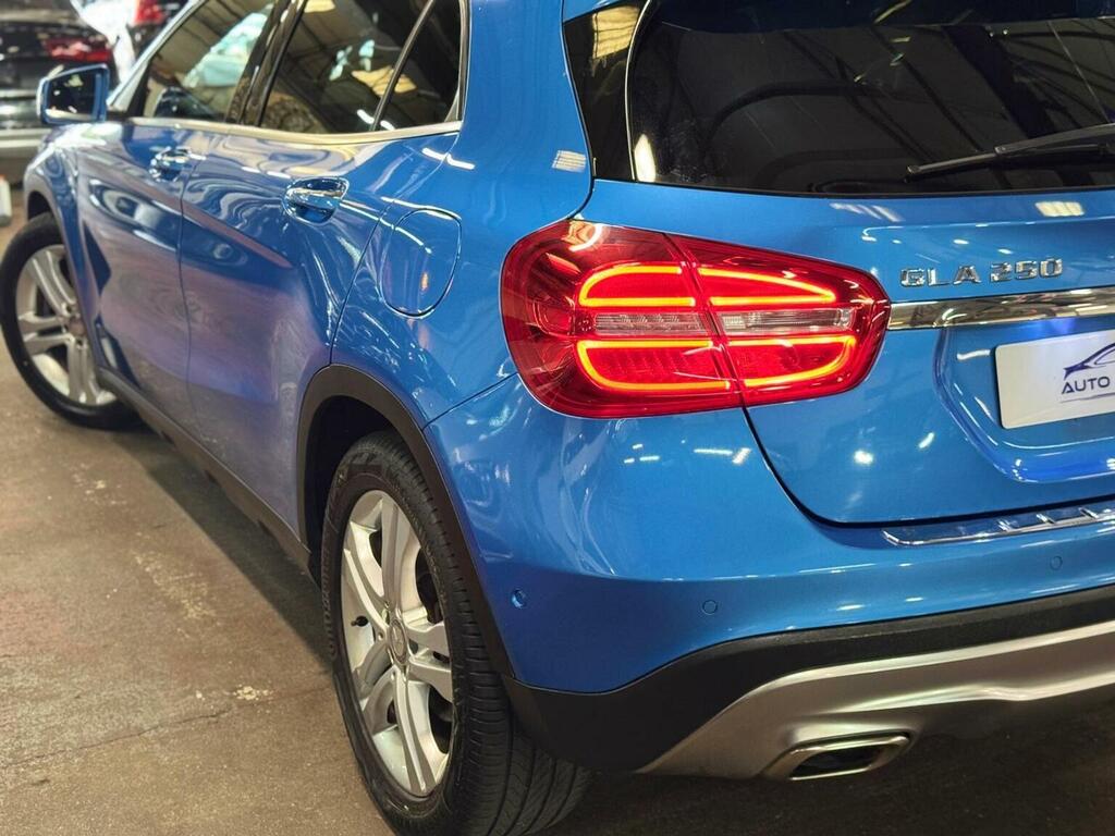 Mercedes-Benz GLA Class 2.1 Gla200 Cdi Amg Line Premium Plus 136 Bhp White #9