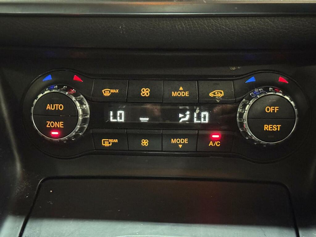 Mercedes-Benz GLA Class 2.1 Gla200 Cdi Amg Line Premium Plus 136 Bhp White #35