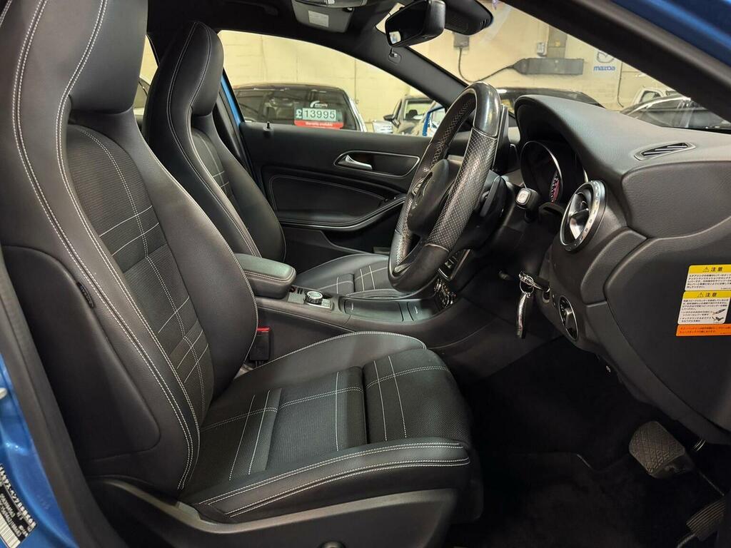 Mercedes-Benz GLA Class 2.1 Gla200 Cdi Amg Line Premium Plus 136 Bhp White #73