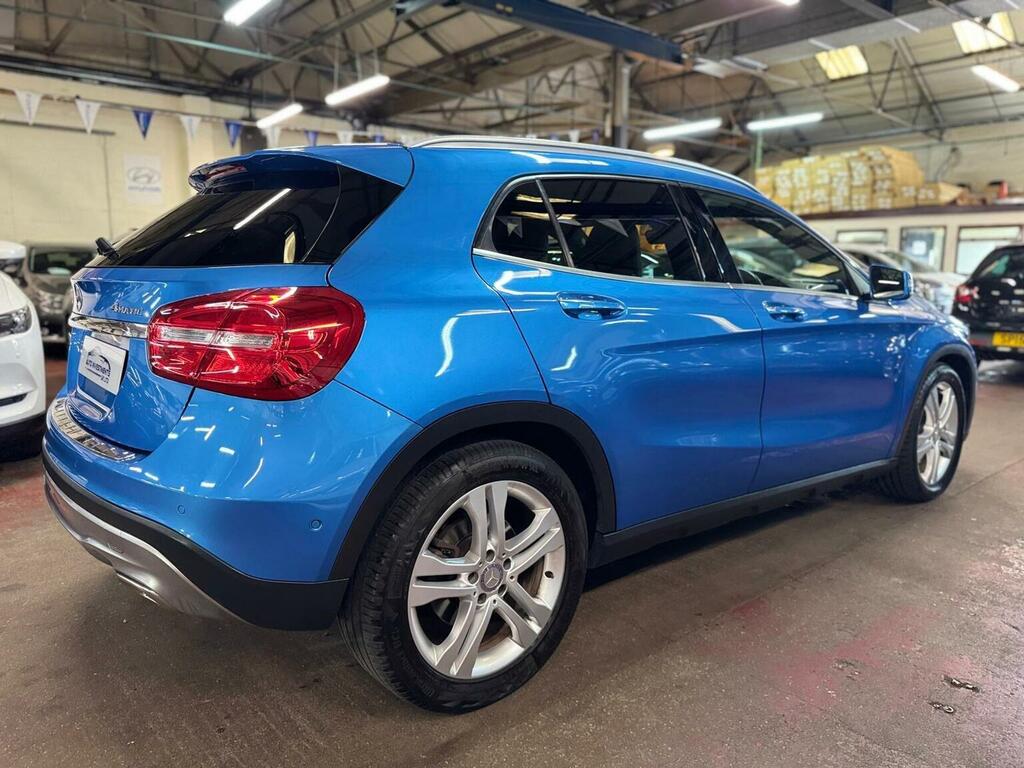 Mercedes-Benz GLA Class 2.1 Gla200 Cdi Amg Line Premium Plus 136 Bhp White #68