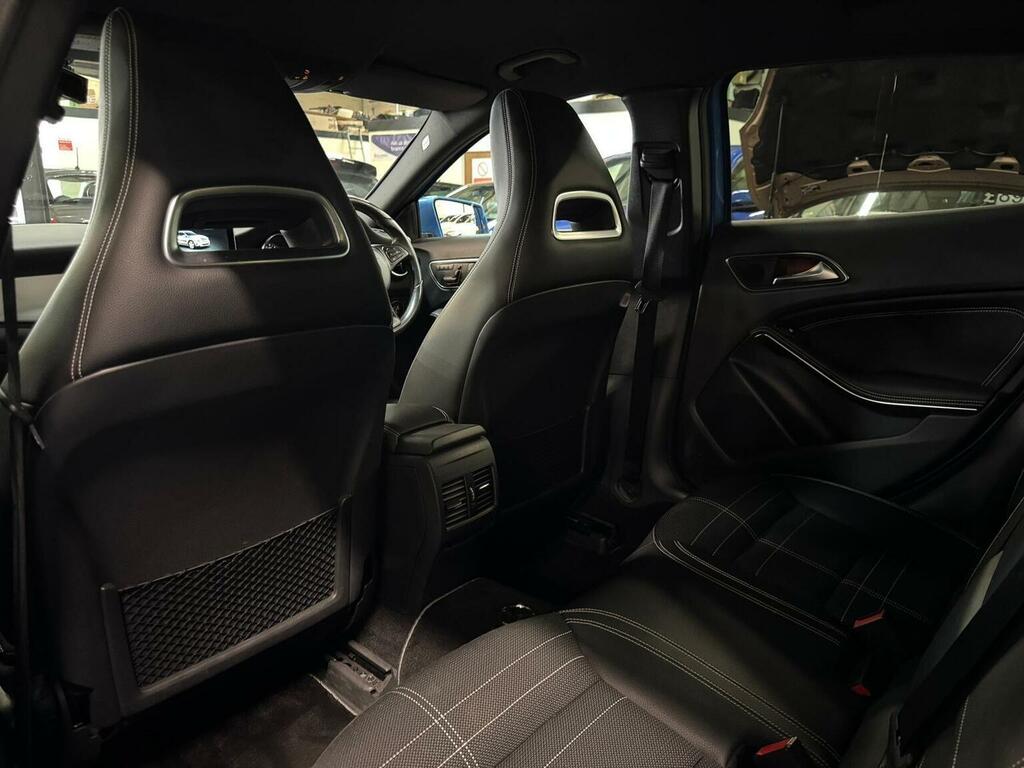 Mercedes-Benz GLA Class 2.1 Gla200 Cdi Amg Line Premium Plus 136 Bhp White #77