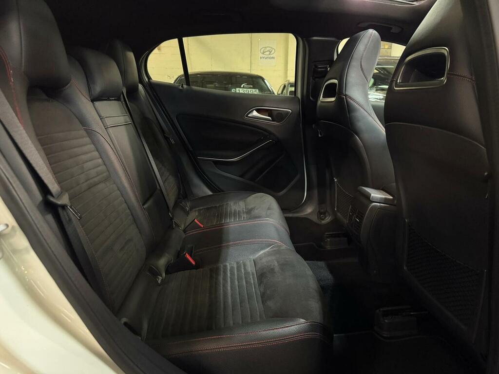 Mercedes-Benz GLA Class Gla 200D Amg Line Blue #28