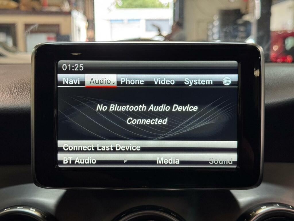 Mercedes-Benz GLA Class Gla 200D Amg Line Blue #38