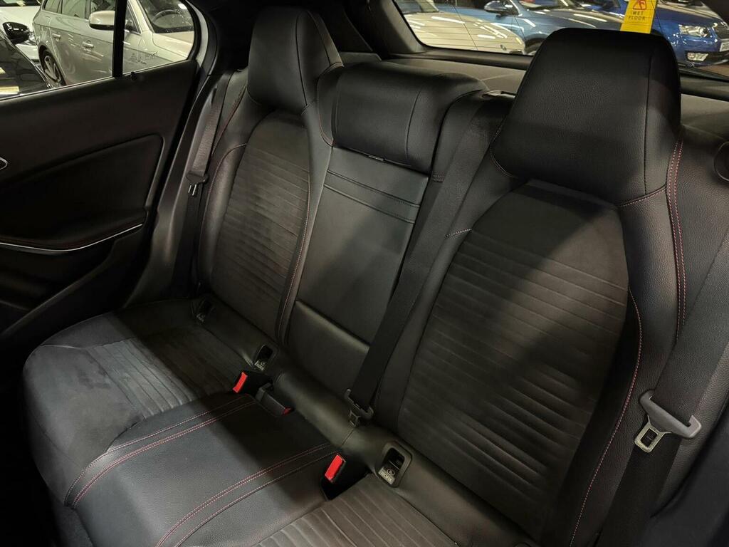 Mercedes-Benz GLA Class Gla 200D Amg Line Blue #32