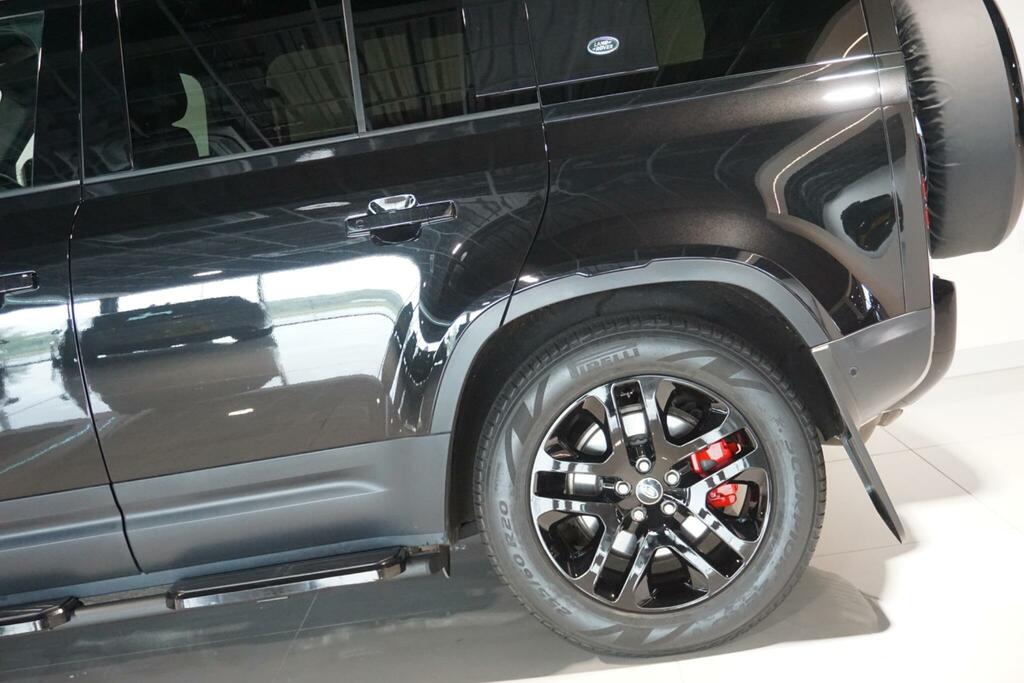 Land Rover Defender 110 X-dynamic S Grey #47