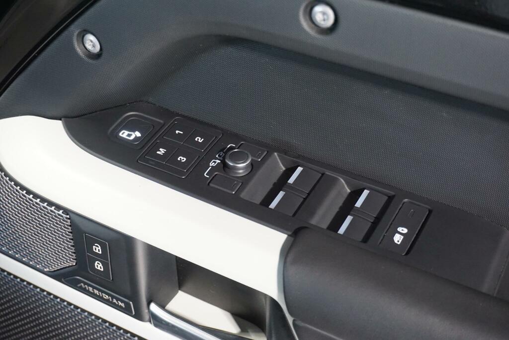 Land Rover Defender 110 X-dynamic S Grey #64
