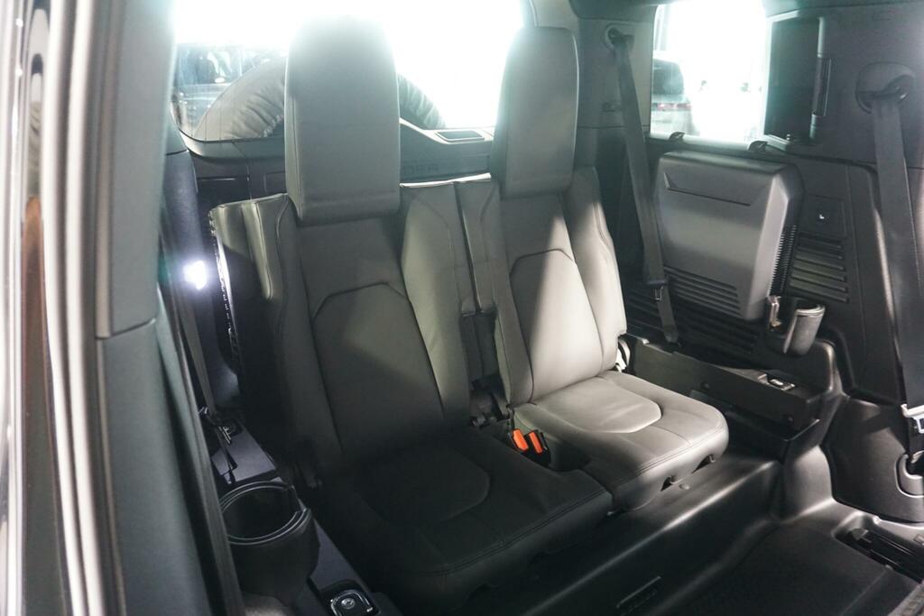 Land Rover Defender 110 X-dynamic S Grey #54