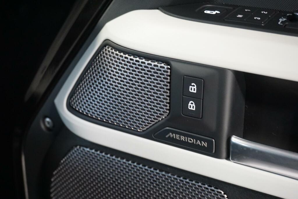 Land Rover Defender 110 X-dynamic S Grey #18