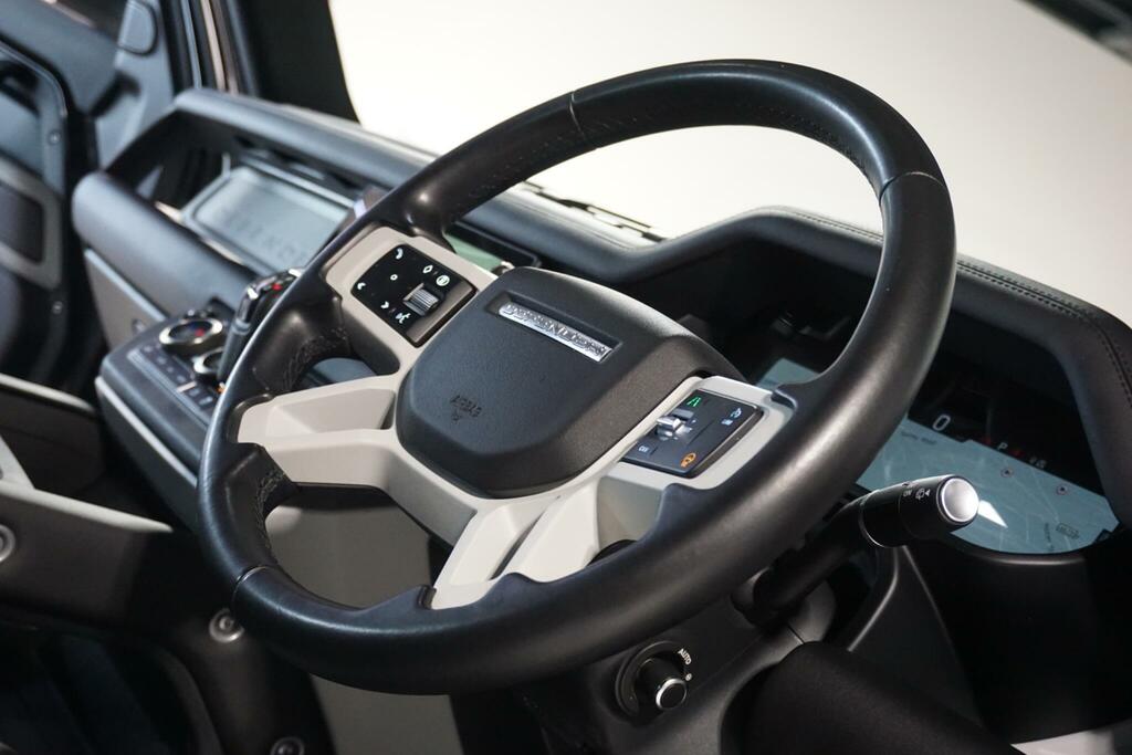 Land Rover Defender 110 X-dynamic Hse Black #56