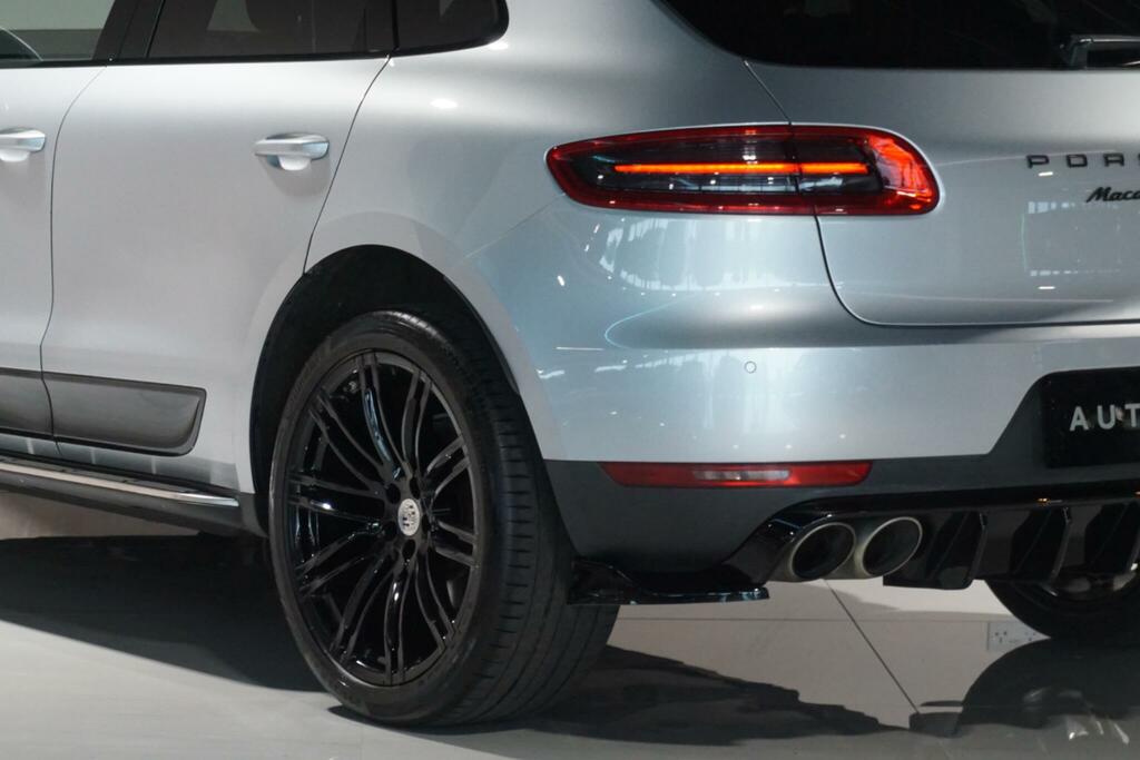 Porsche Macan Turbo Pdk Grey #43