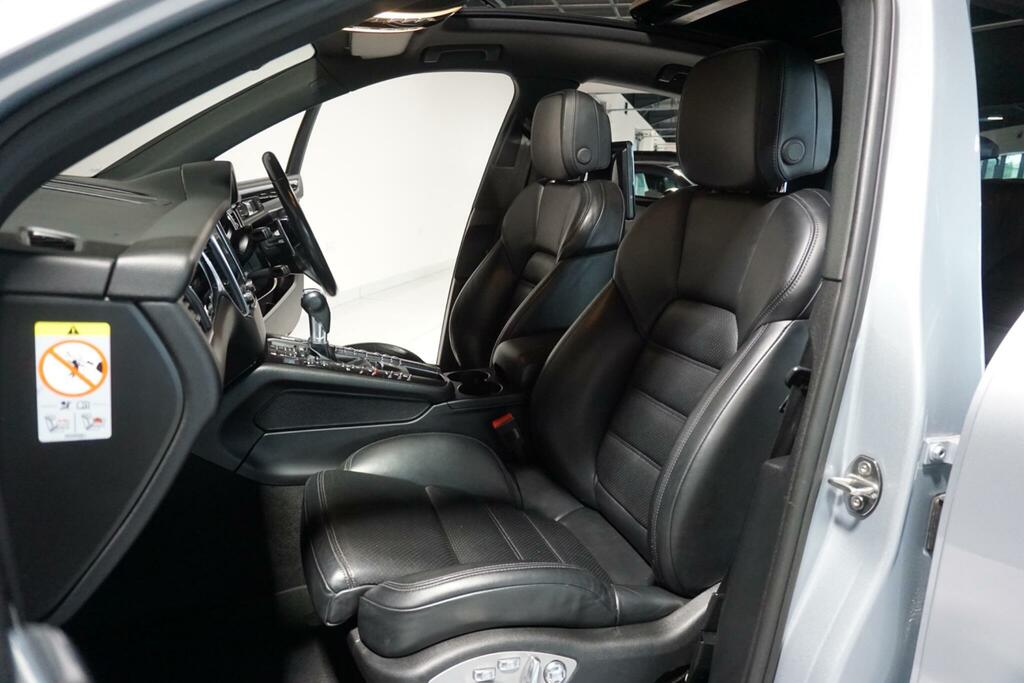 Porsche Macan Turbo Pdk Grey #49