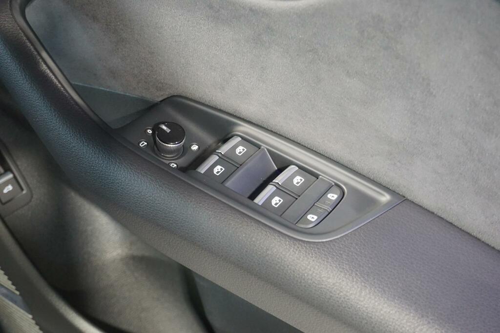 Audi Q8 55 Tfsi Quattro S Line Tiptronic Leather 202 Black #68