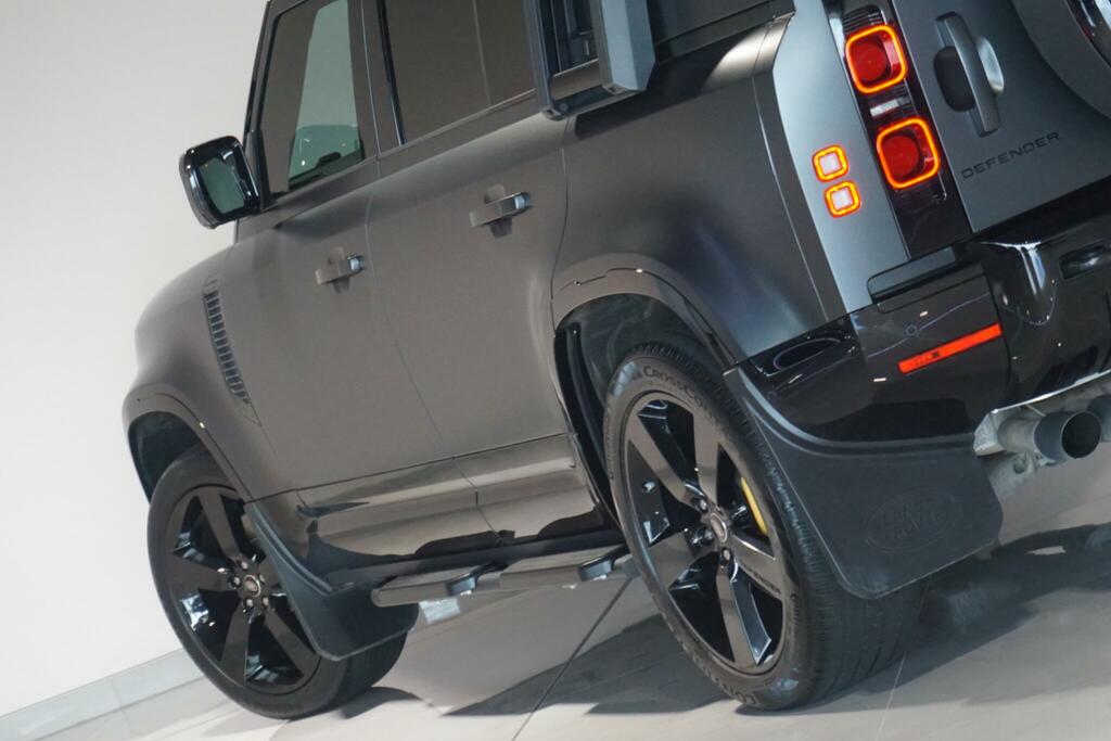 Land Rover Defender 110 D250 X-dynamic Se Grey #38
