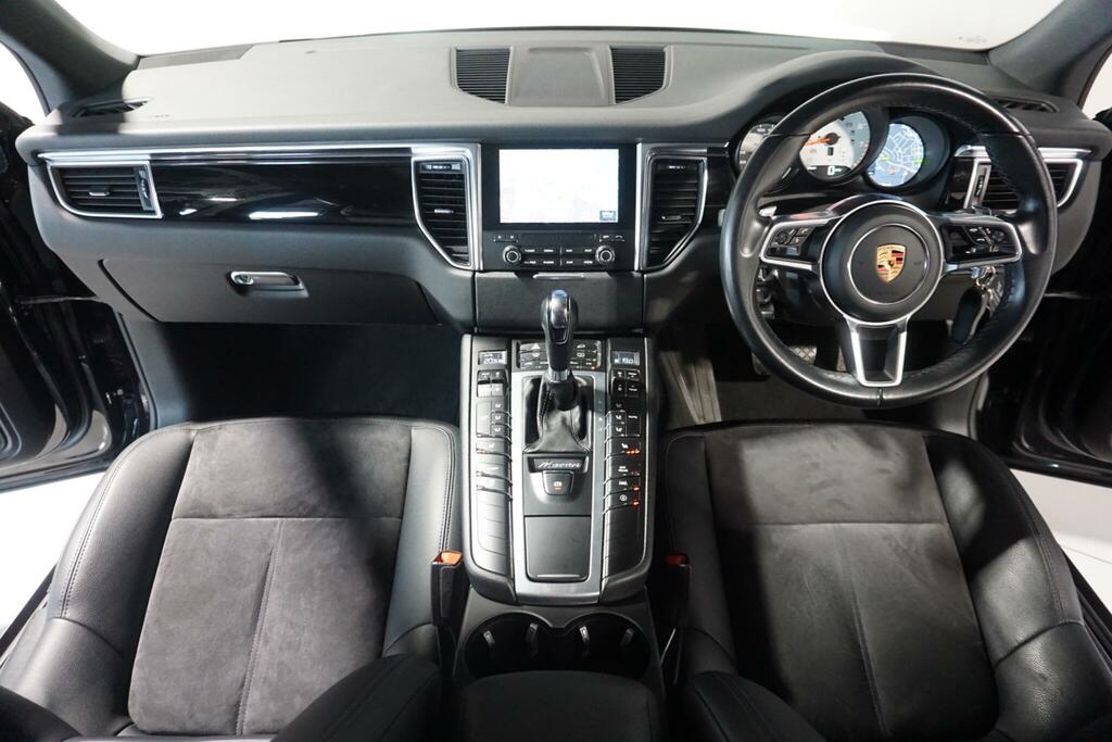 Porsche Macan 2.0T Suv Black #6